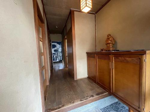 玄関：家具調度品は価格に含まれません（撮影年月：2022年03月）