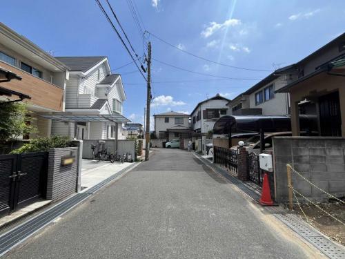 前面道路(撮影年月：2025年08月)