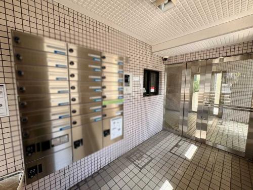 ロビー：モニター付きオートロックあり。(撮影年月：2026年04月)