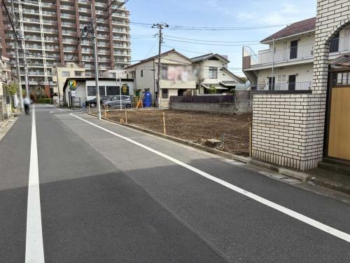 現地(手前側)・前面道路:全2区画 現地(手前側)・前面道路:全2区画