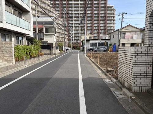 現地(手前側)・前面道路:全2区画 現地(手前側)・前面道路:全2区画
