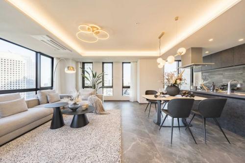 LDK：・家具・調度品等は本体価格に含まれません。