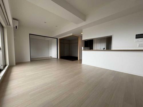 リビング・ダイニング：(奥)洋室