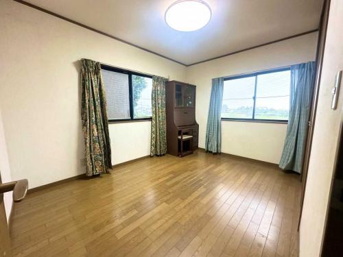 洋室：・家具調度品等は販売価格に含まれません。（撮影年月：2025年10月）