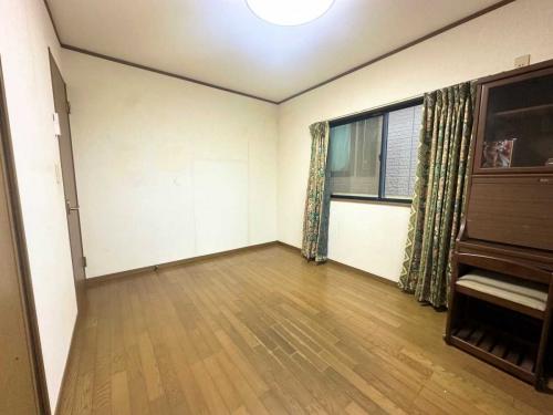 洋室：・家具調度品等は販売価格に含まれません。（撮影年月：2025年10月）