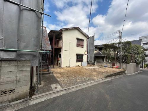 現地（古家あり）：全4区画（古家解体中）(撮影年月：2026年02月)