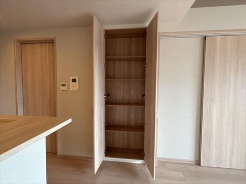 キッチン横収納