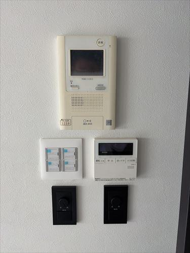 インターホンモニター、給湯器