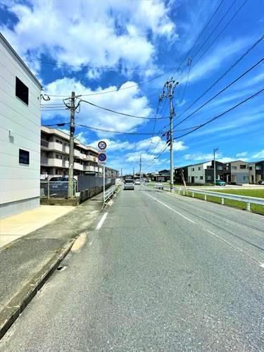 前面道路(南東側より撮影)