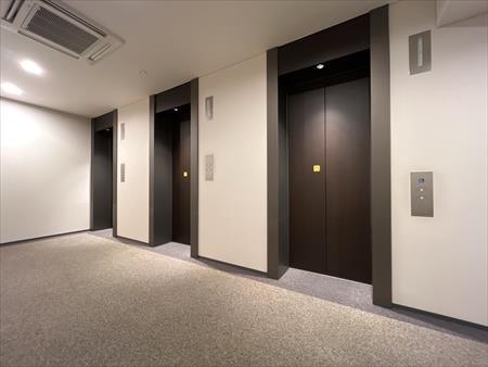 エレベーター3基完備