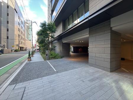 駐車場アプローチ