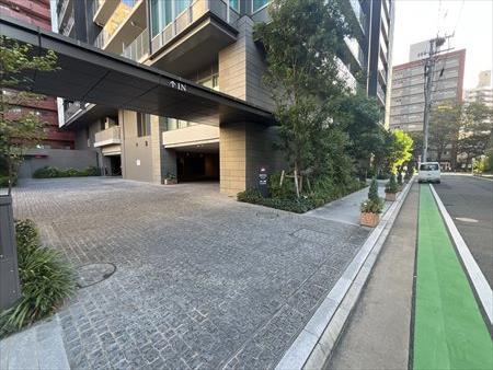 駐車場アプローチ