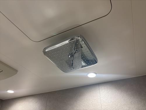 オーバーヘッドシャワー