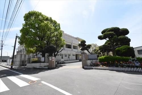 福岡市立西福岡中学校まで710ｍ