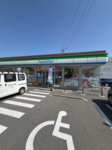 ファミリーマート諸岡三丁目店