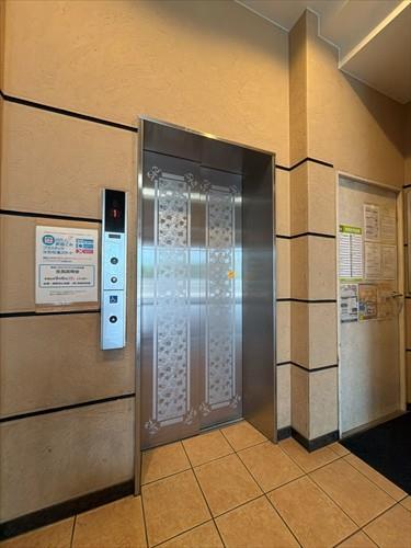 共用エレベーター