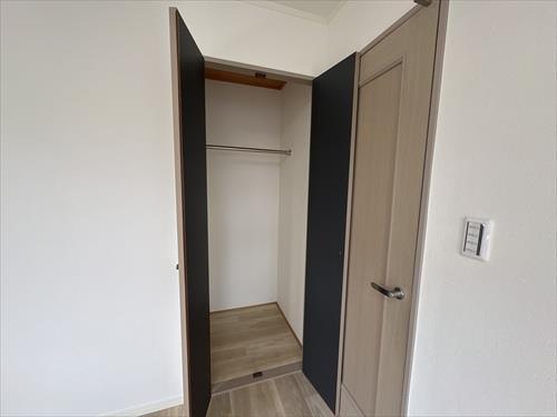 洋室　約６帖　クローゼット