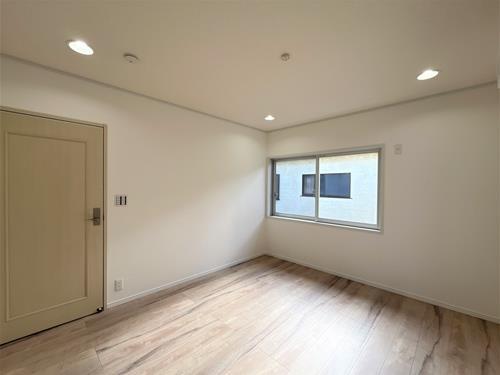 洋室    2階（南西側）