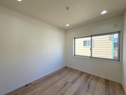 洋室　2階（北東側）