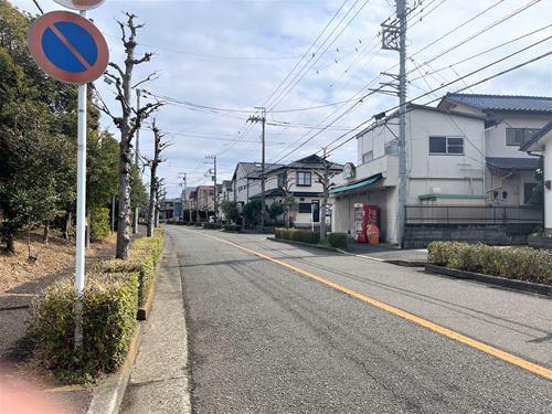 北東側前面道路