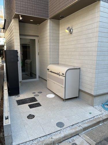 防犯カメラ、人感センサー付照明