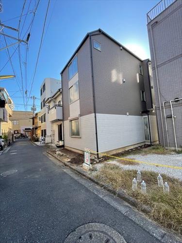 北東側前面道路