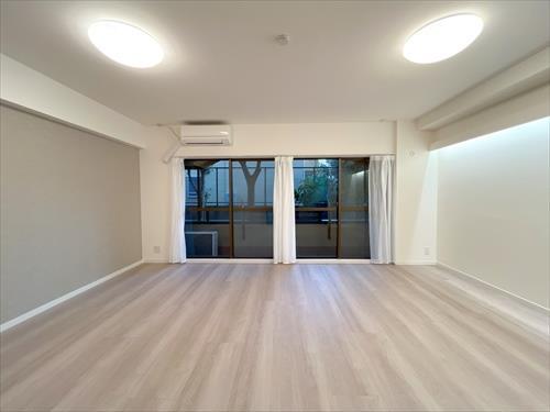 リビングダイニング窓