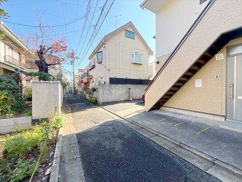 現地側から前面道路(2025年11月)