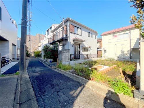 前面道路(2025年11月撮影)