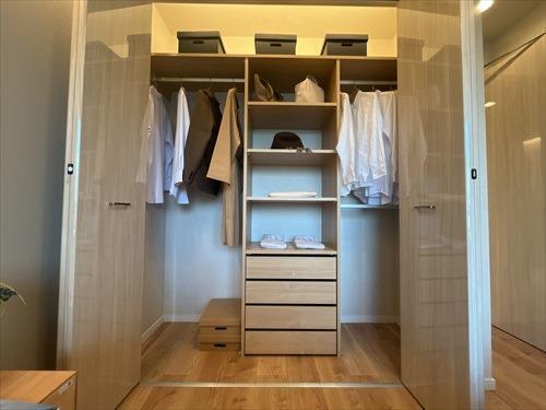 北東側洋室の収納スペース