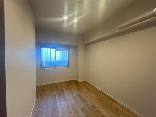 北東側洋室（約5.0帖）