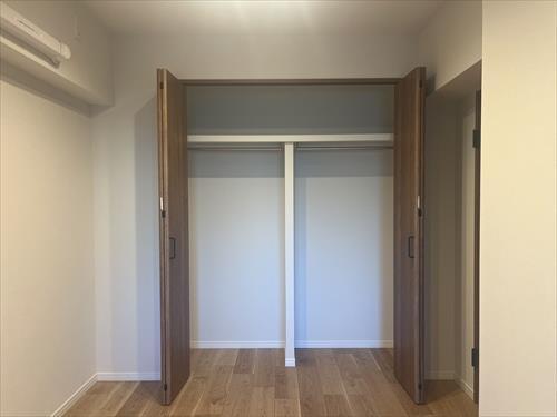 北東側洋室の収納スペース