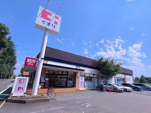 ココカラファイン成城通り店まで740m