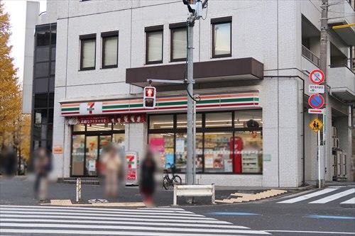 セブンイレブン港区南青山7丁目店210m