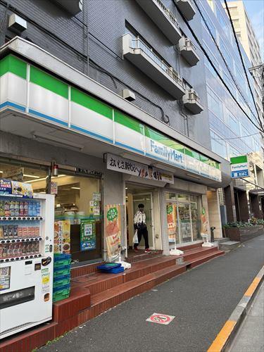 ファミリーマートまで300ｍ