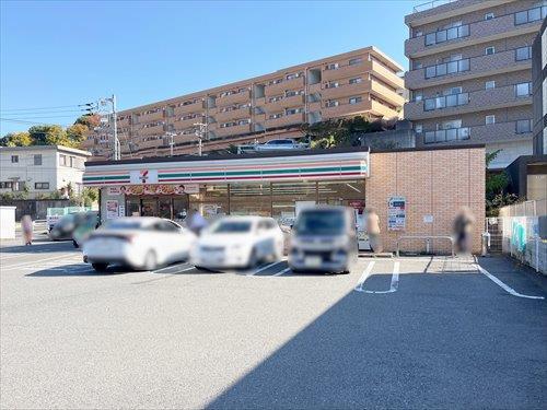 セブンイレブン横浜下永谷駅前店 480m