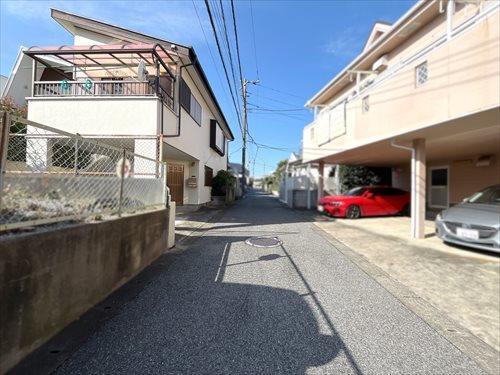 前面道路(2025年11月撮影)