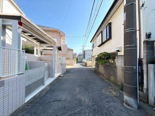 前面道路(2025年11月撮影)