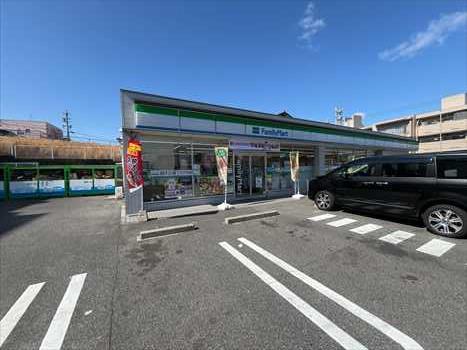 ファミリーマート名東平和が丘店：徒歩3分