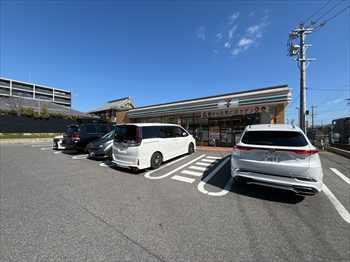 セブンイレブン平和が丘南店：徒歩3分