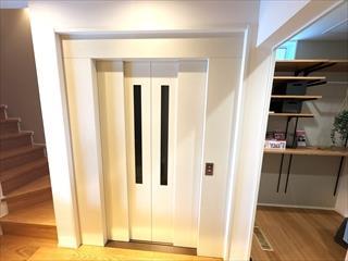 エレベーター入口