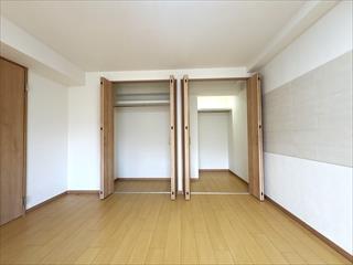 洋室1(10帖)収納