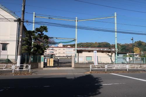 八王子市立中野北小学校1240m