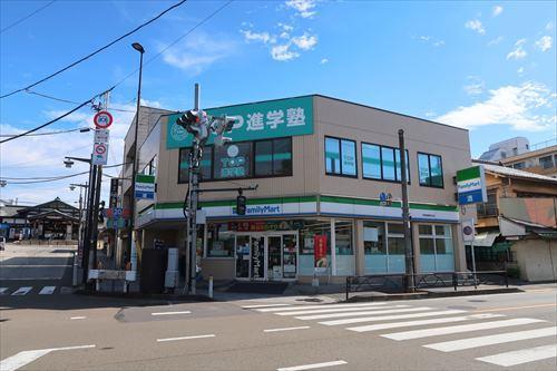 ファミリーマート秀栄高尾駅北口店750m