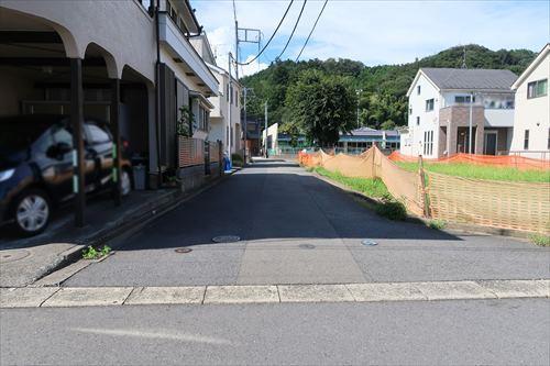 前面道路（西側）