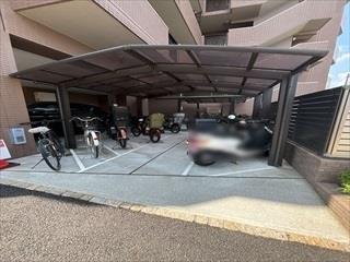 自転車置き場とバイク置き場