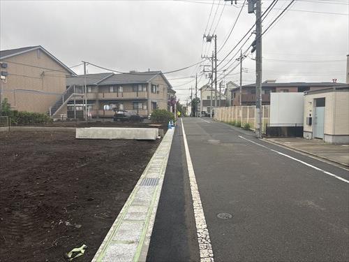前面道路（東側）