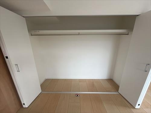 洋室クローゼット（約6帖）