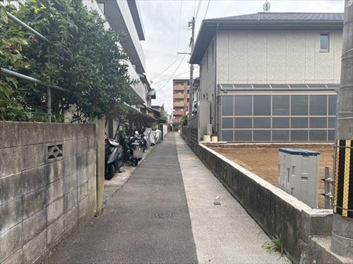 東側通路（2025年9月撮影）