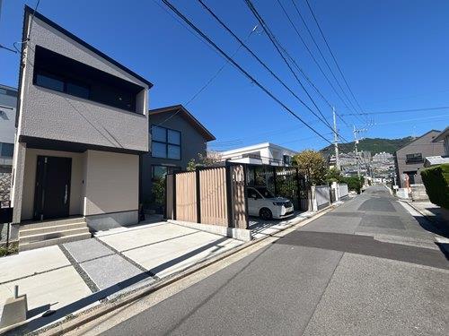 外観・前面道路